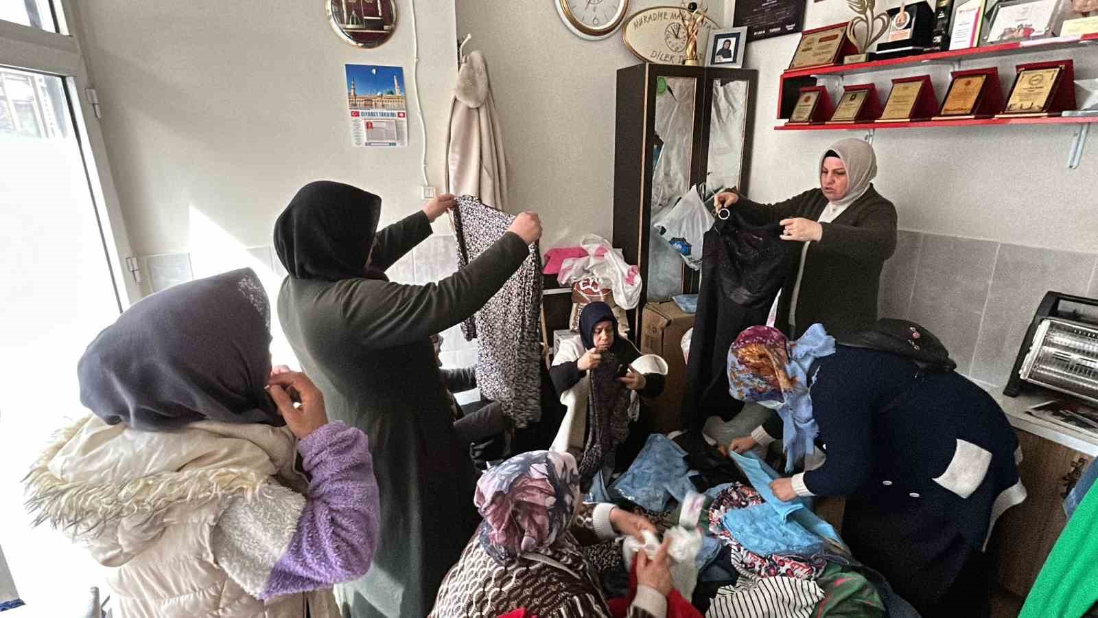 8 Martta ihtiyaç sahibi kadınlara kıyafet desteği
