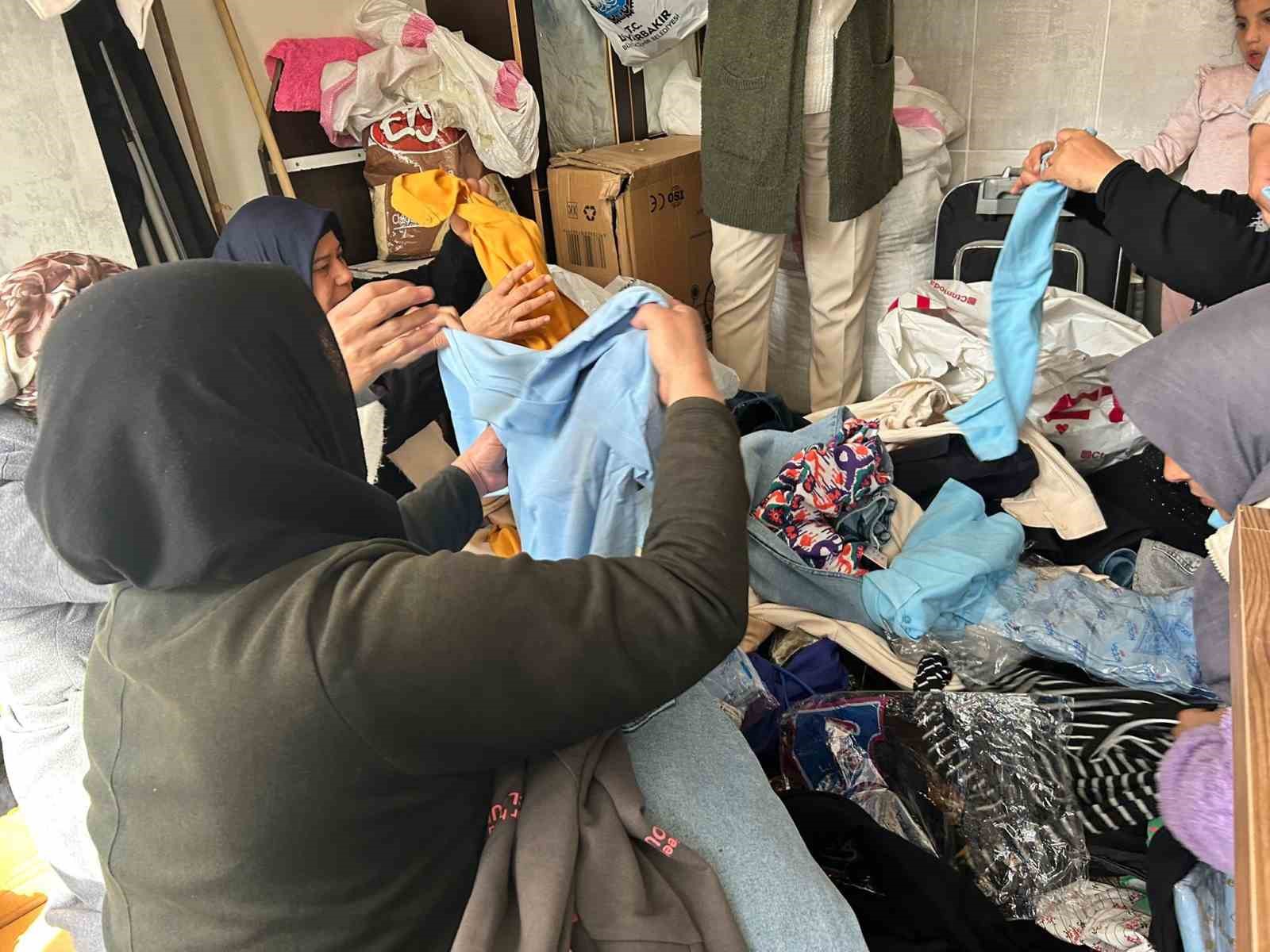 8 Martta ihtiyaç sahibi kadınlara kıyafet desteği
