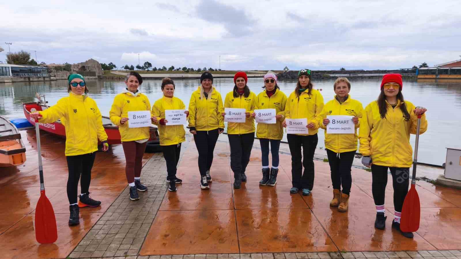 8 Mart’ta Karadeniz’in soğuk sularında kürek çektiler
