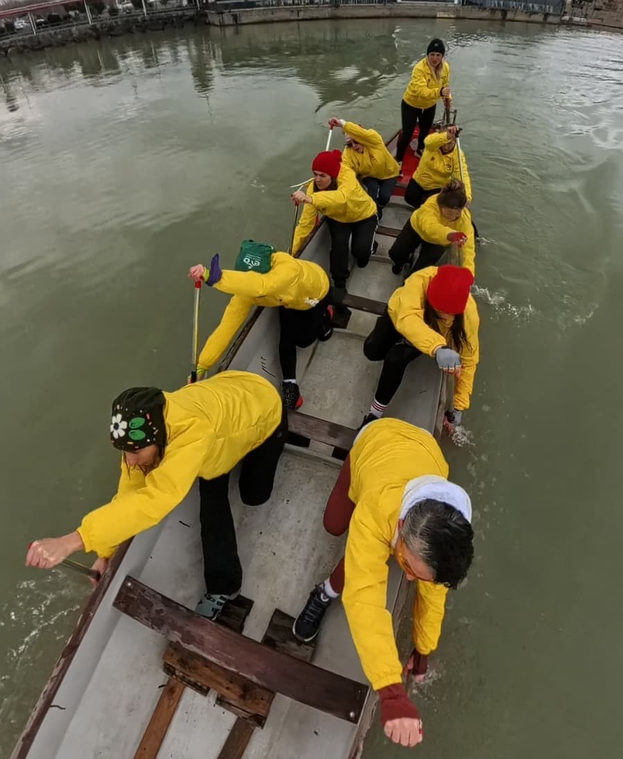 8 Mart’ta Karadeniz’in soğuk sularında kürek çektiler
