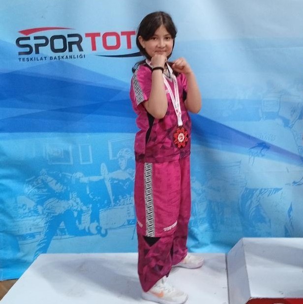 8 yaşındaki demir yumruk Nebahat Eda’dan gururlandıran başarı
