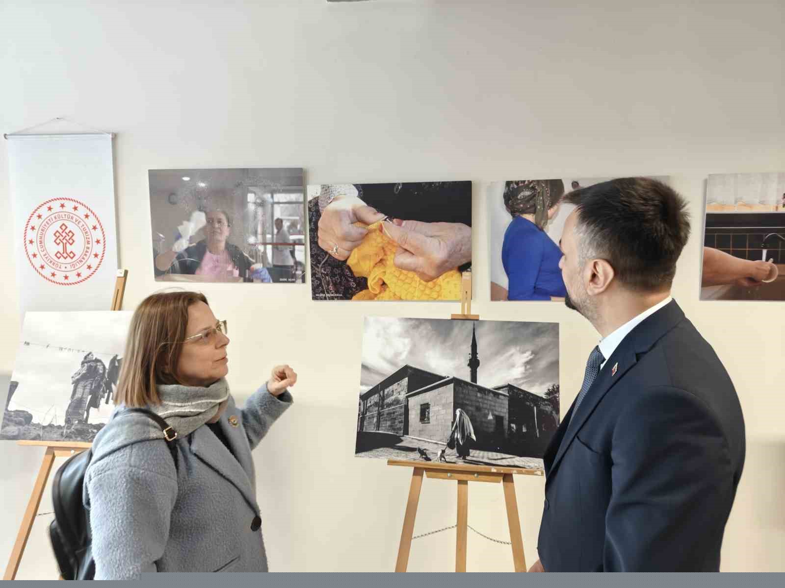 80 yaşında 25 yıllık sanat sevgisini sürdürüyor
