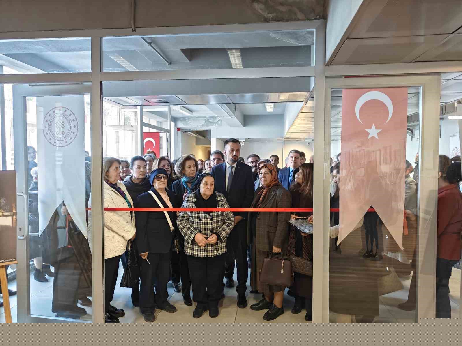 80 yaşında 25 yıllık sanat sevgisini sürdürüyor
