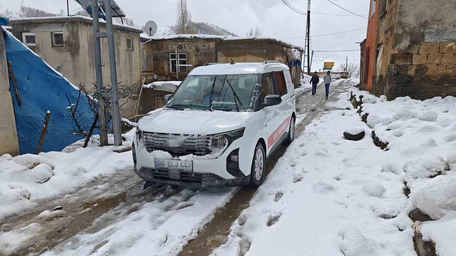 81 yaşındaki hastaya evinde diş tedavisi hizmeti
