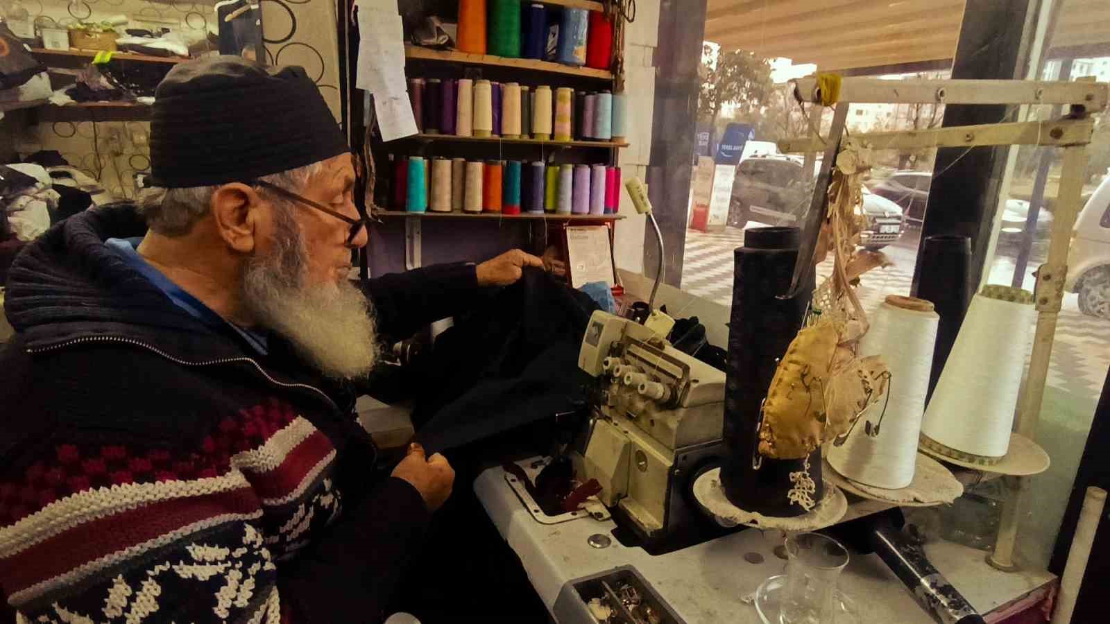 83’lük terzi, ilk günkü aşkla mesleğini sürdürüyor
