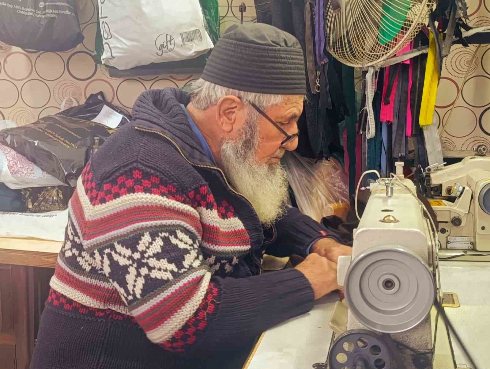 83’lük terzi, ilk günkü aşkla mesleğini sürdürüyor
