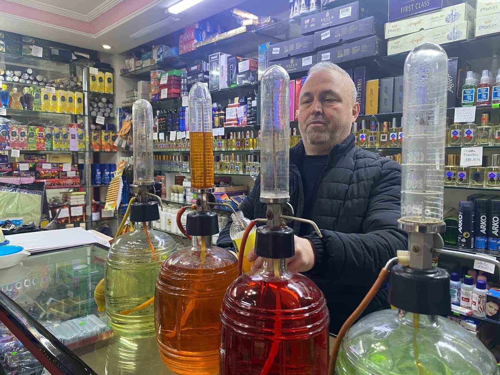 84 yıllık kolonya geleneği: Geçmişin kokusunu günümüze taşıyor
84 yıllık kolonya geleneği: Geçmişin kokusunu günümüze taşıyor