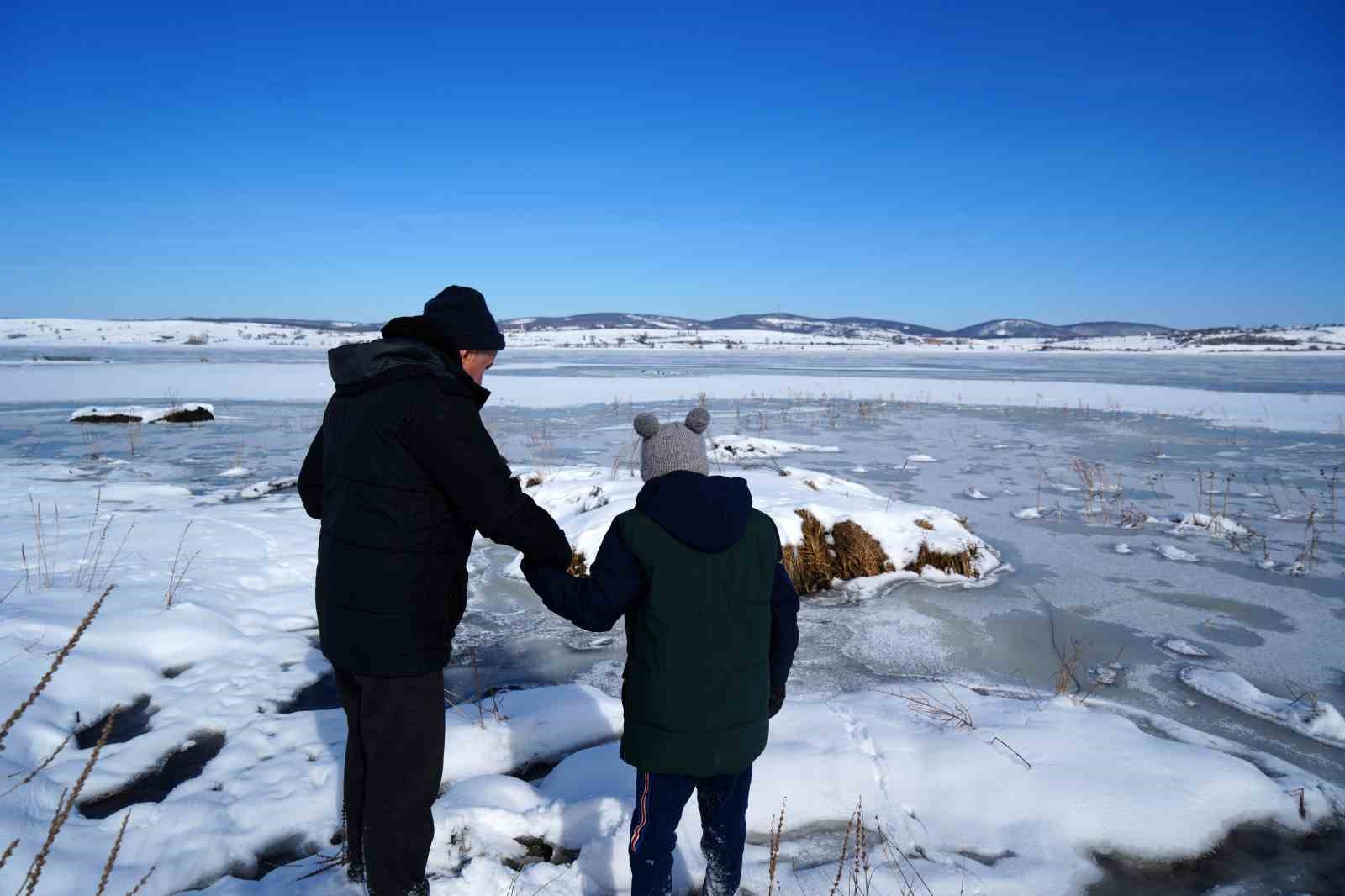 870 hektarlık Ladik Gölü buz tuttu: Kar yağışı göle can suyu oldu
