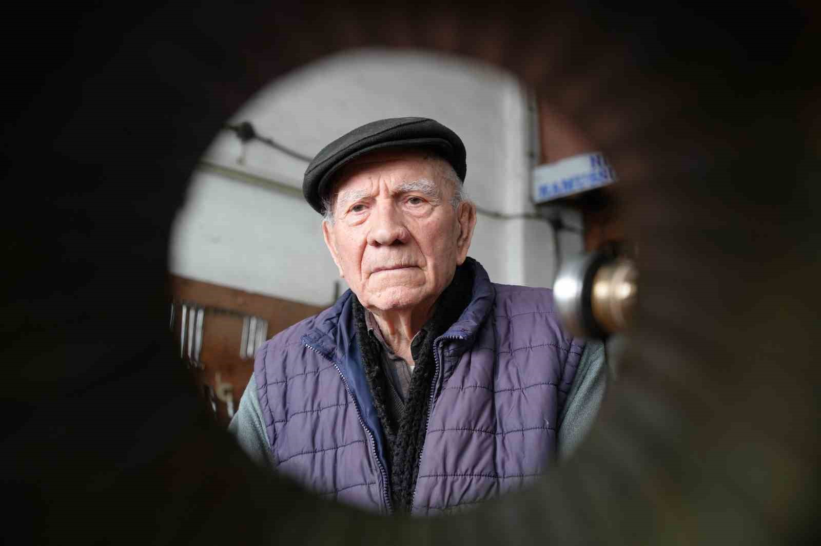 88’lik usta gençlere taş çıkarıyor
