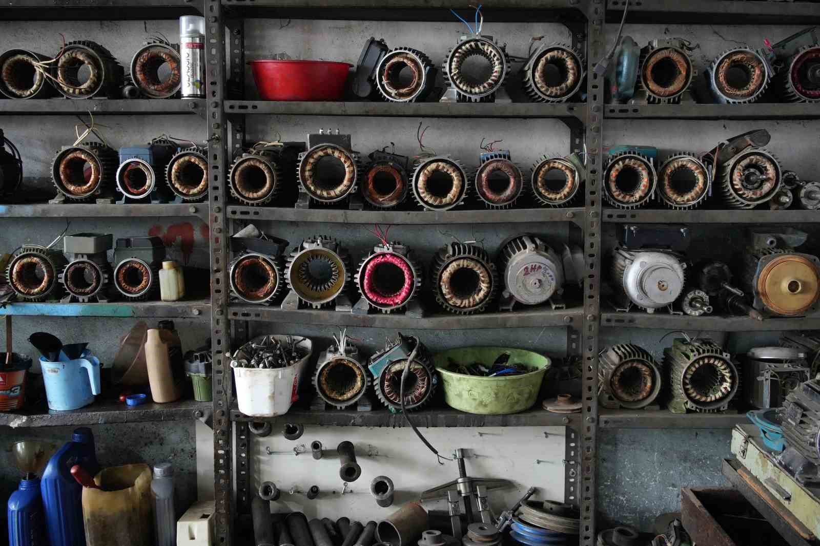 88’lik usta gençlere taş çıkarıyor
