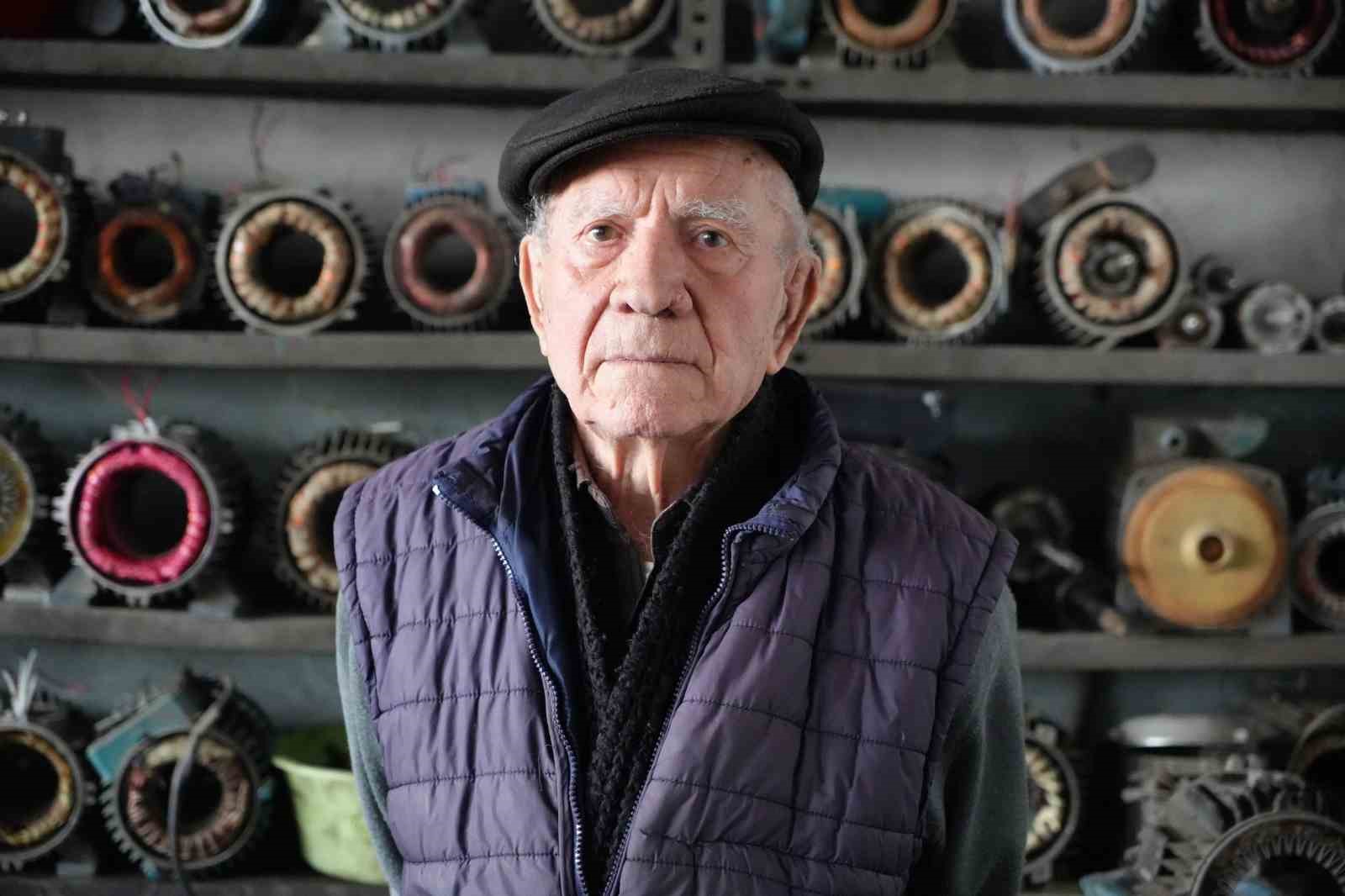 88’lik usta gençlere taş çıkarıyor
