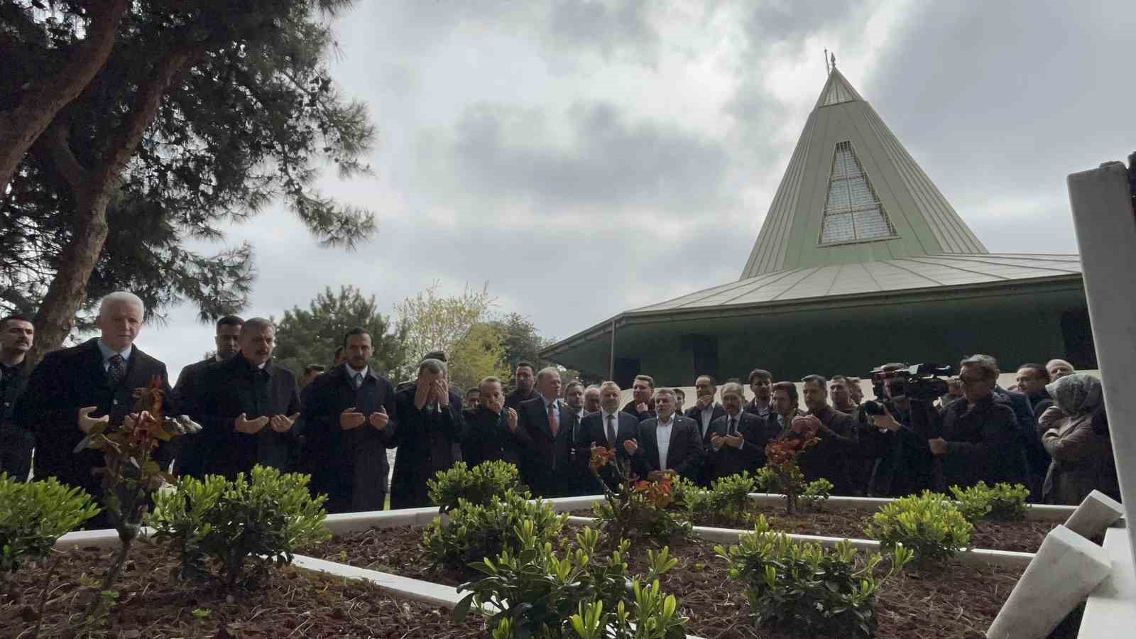 8’inci Cumhurbaşkanı Turgut Özal, vefatının 33’üncü seneyi devriyesinde kabri başında anıldı
