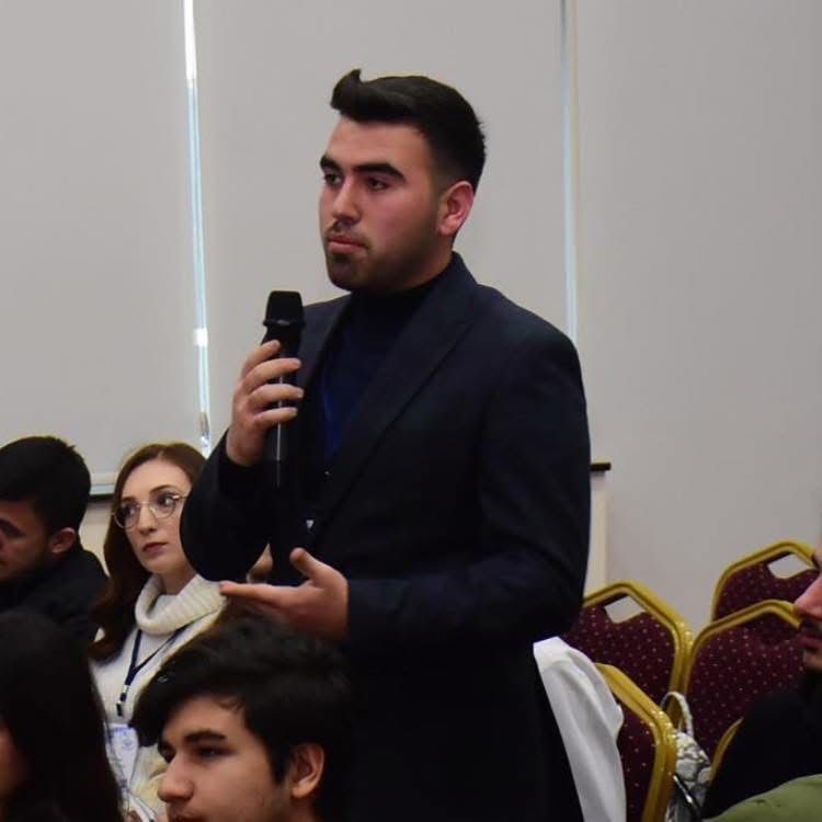 8’inci kattaki balkondan düşen genç hayatını kaybetti
