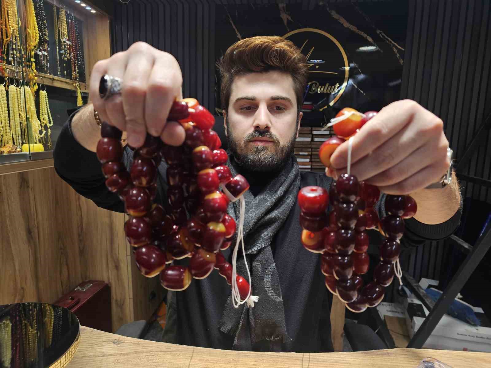 90 bin dolarlık 600 parça tarihi Osmanlı kehribarı, ustaların elinde yeniden şekillenecek
