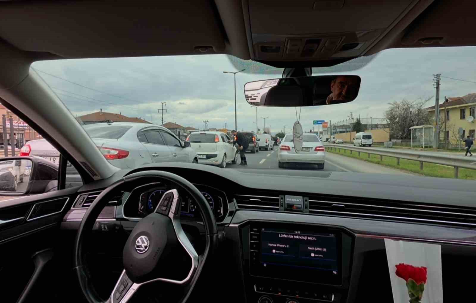 90 yaşındaki ninesiyle şiddete dikkat için Düzce’yi dolaştı
