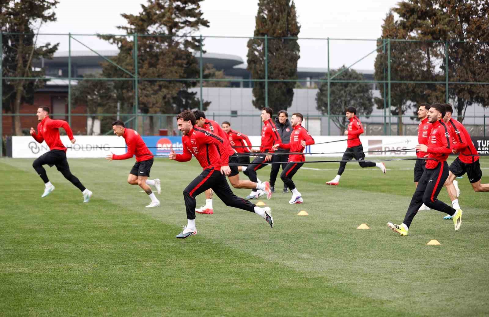 A Milli Futbol Takımı, Kosova maçı hazırlıklarına başladı
