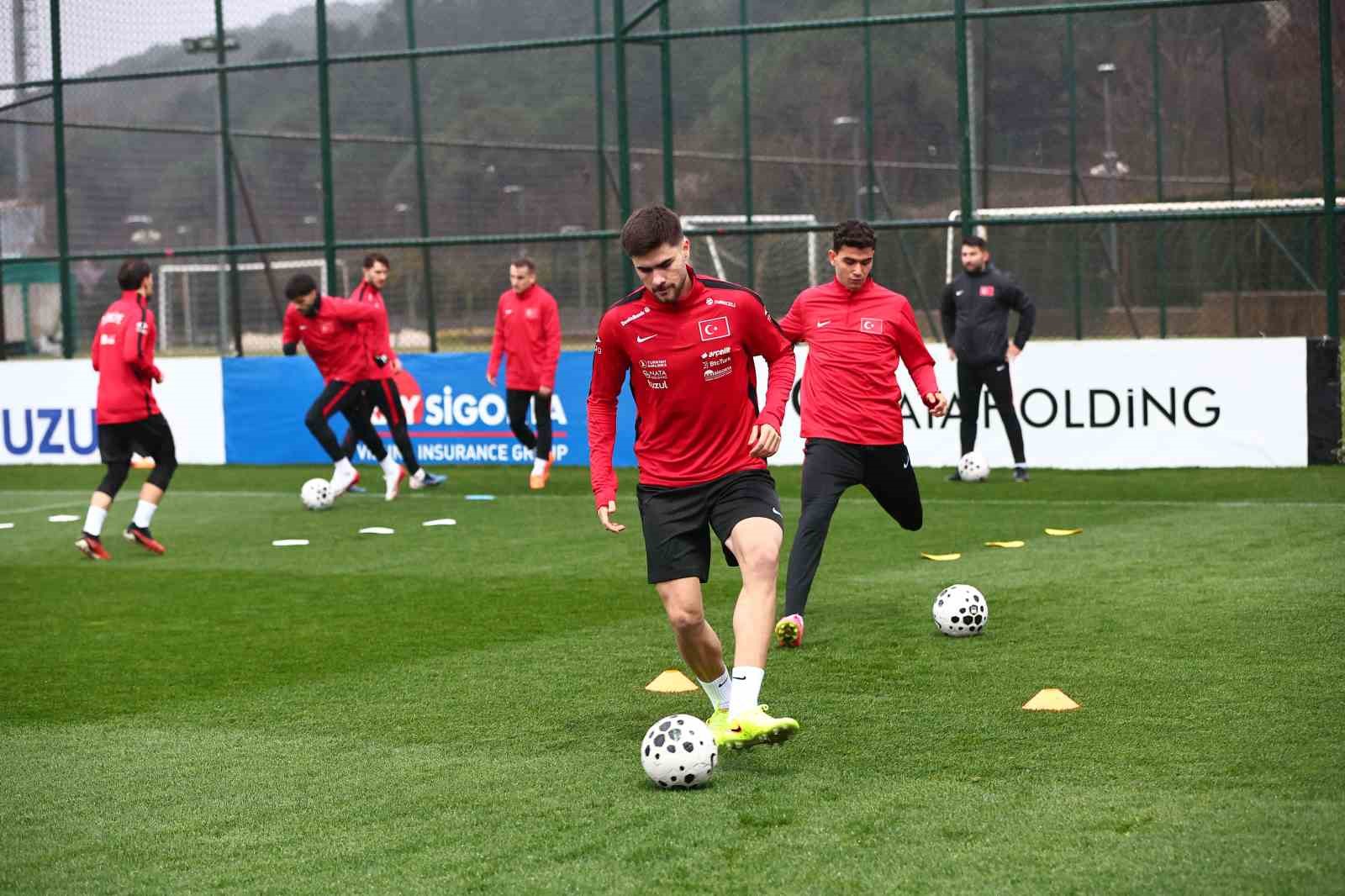 A Milli Futbol Takımı, Romanya maçı hazırlıklarını sürdürdü
