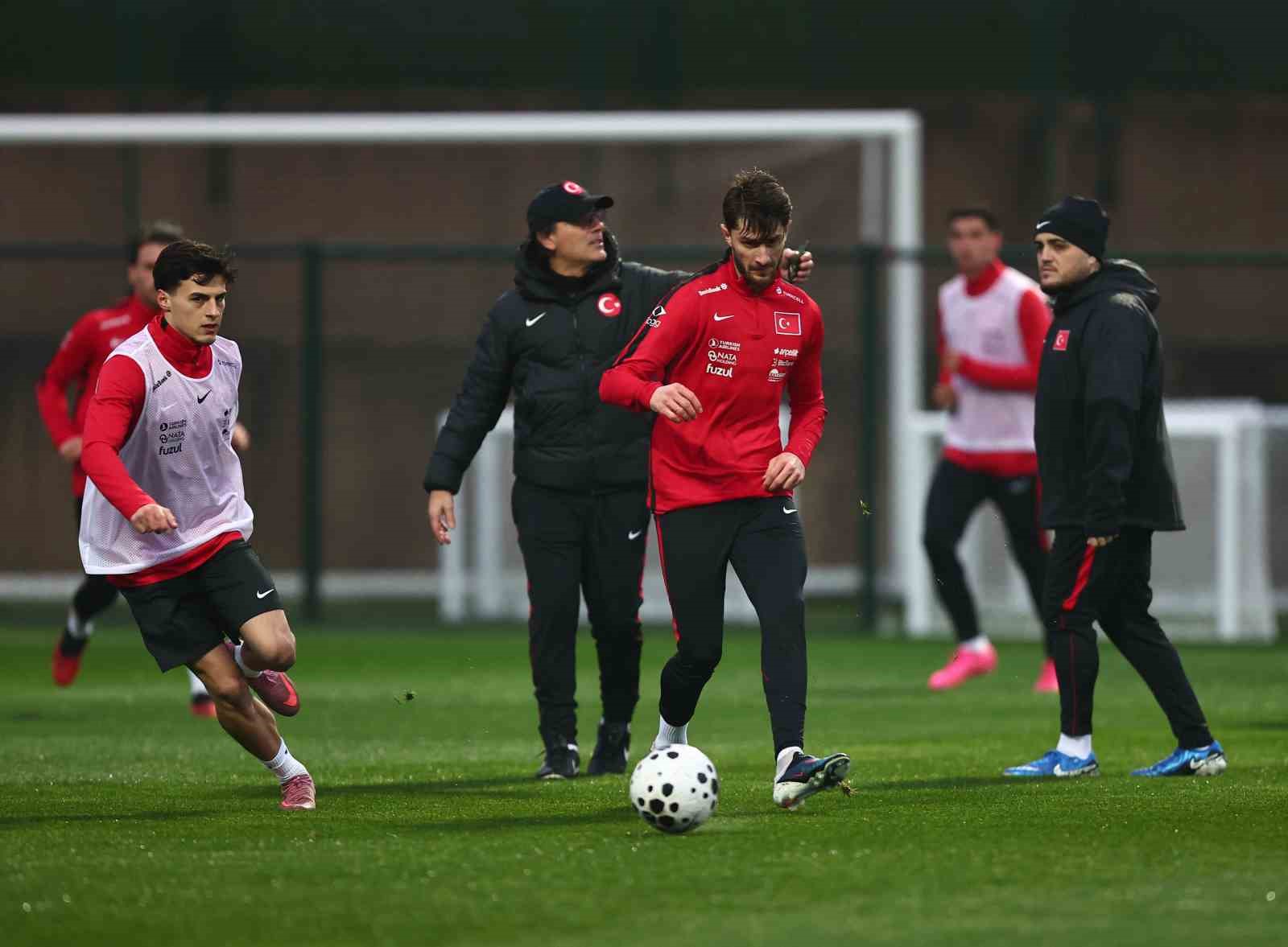 A Milli Futbol Takımı, Romanya maçı hazırlıklarını sürdürdü
