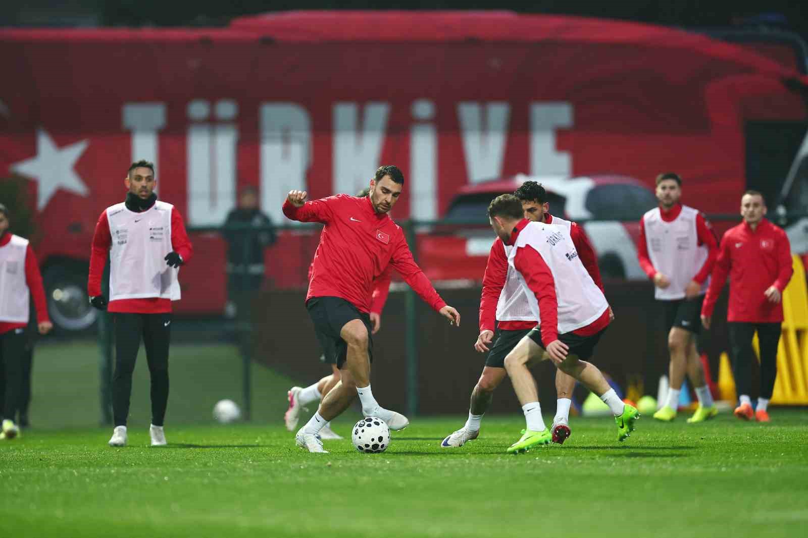 A Milli Futbol Takımı, Romanya maçı hazırlıklarını sürdürdü
