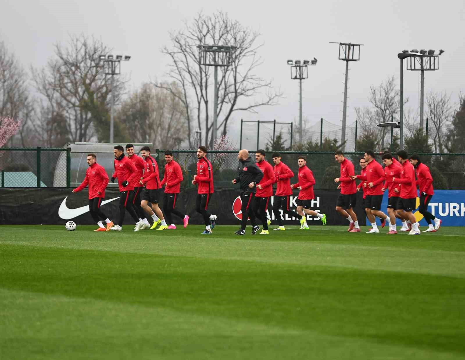 A Milli Futbol Takımı, Romanya maçı hazırlıklarını sürdürdü
