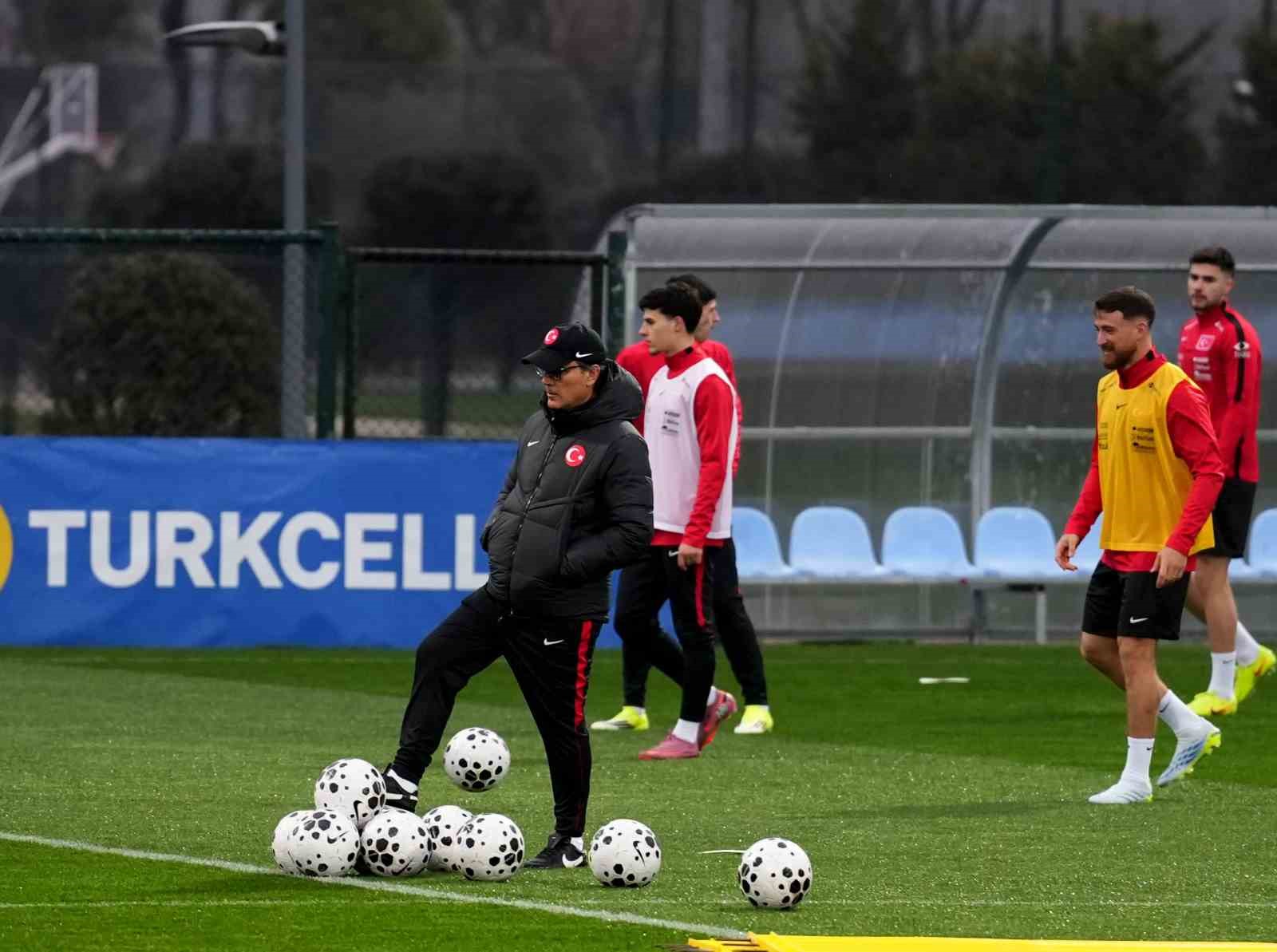 A Milli Futbol Takımı, Romanya maçı hazırlıklarını sürdürdü
