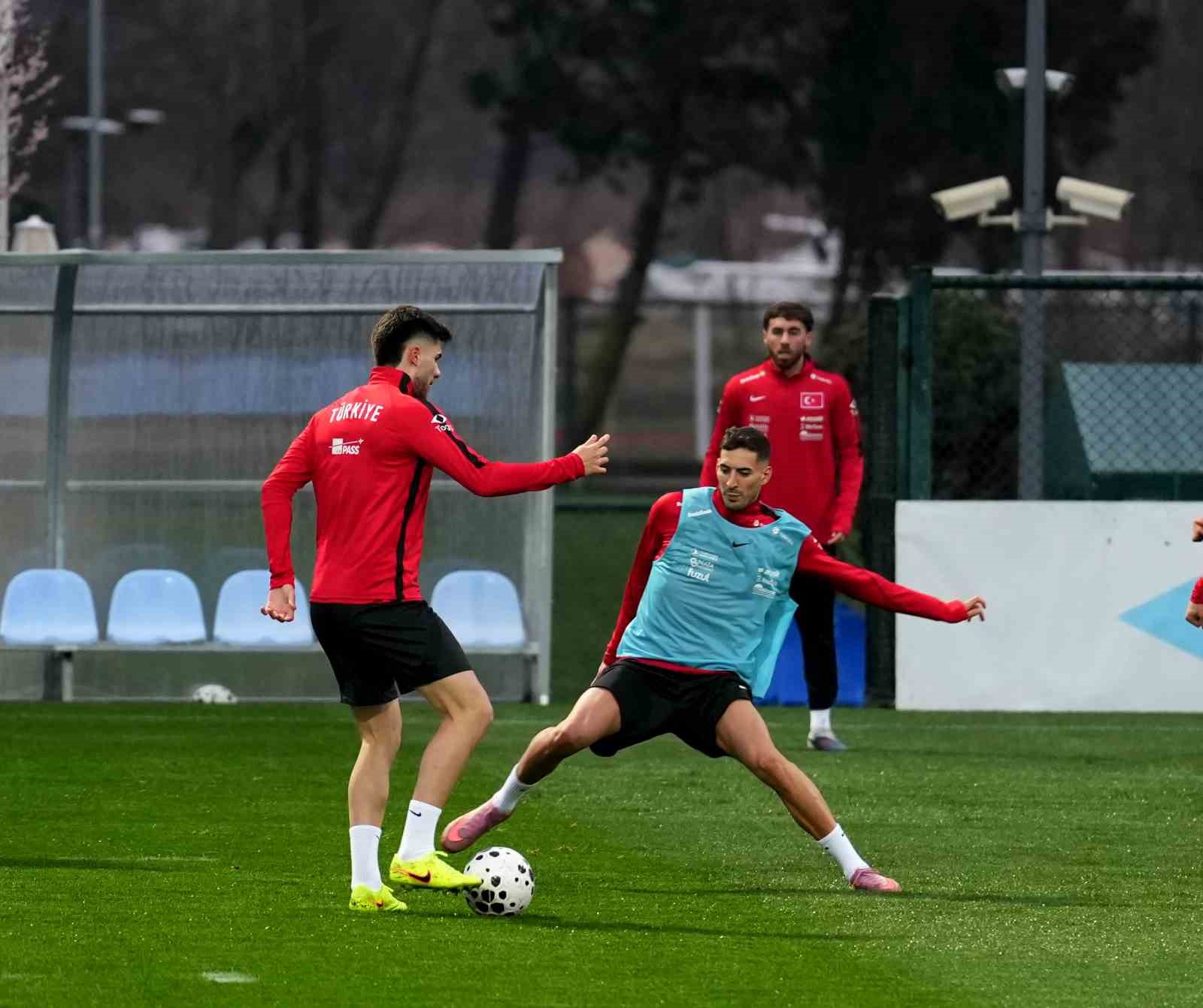 A Milli Futbol Takımı, Romanya maçı hazırlıklarını sürdürdü
