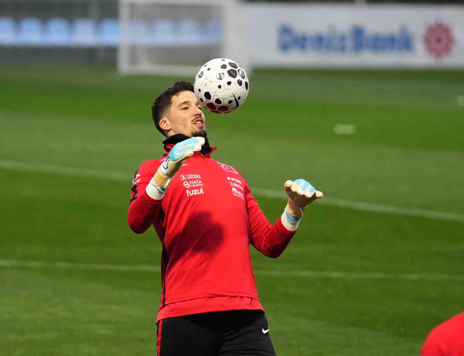 A Milli Futbol Takımı, Romanya maçı hazırlıklarını sürdürdü
