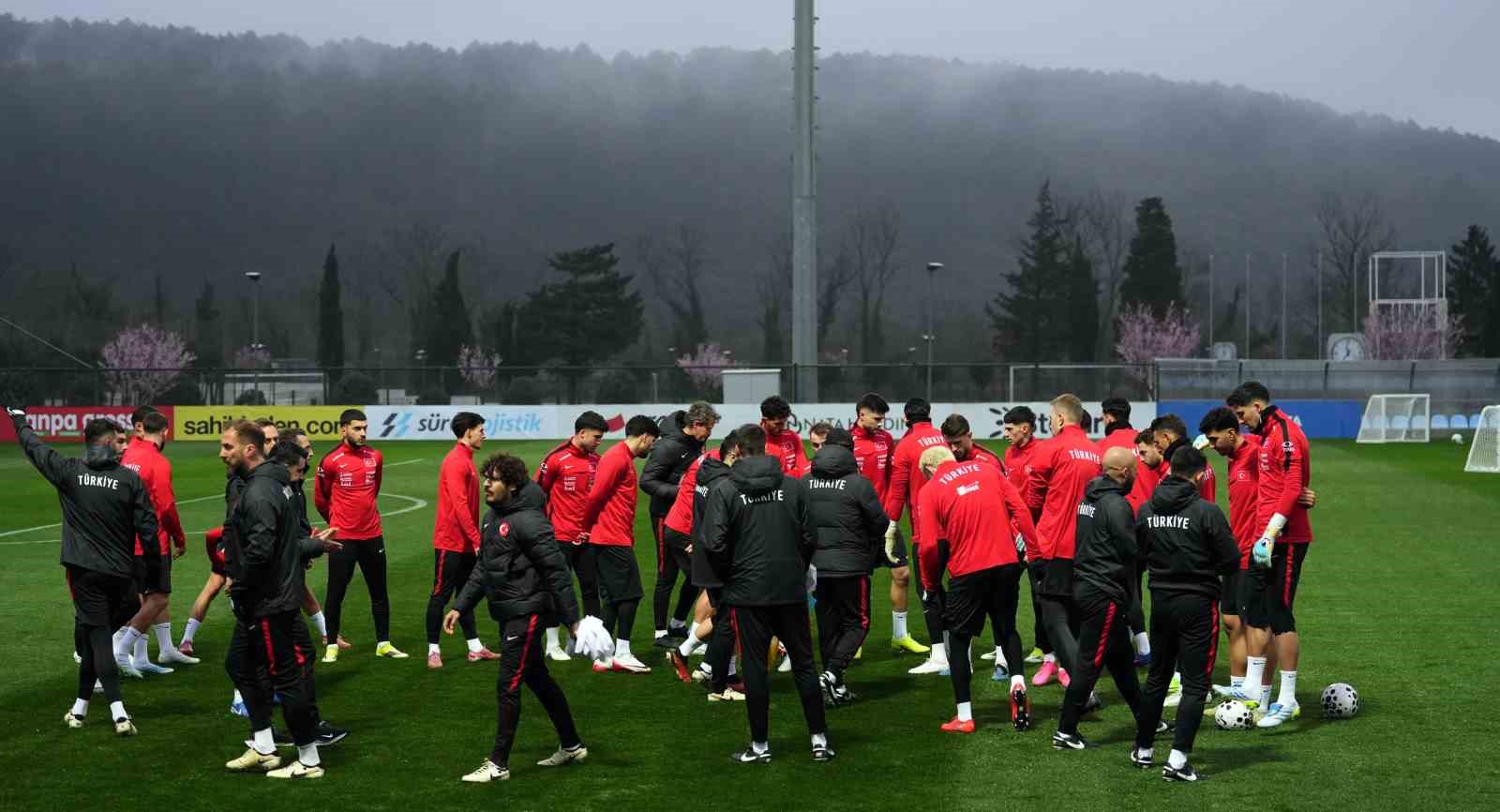 A Milli Futbol Takımı, Romanya maçı hazırlıklarını sürdürdü
