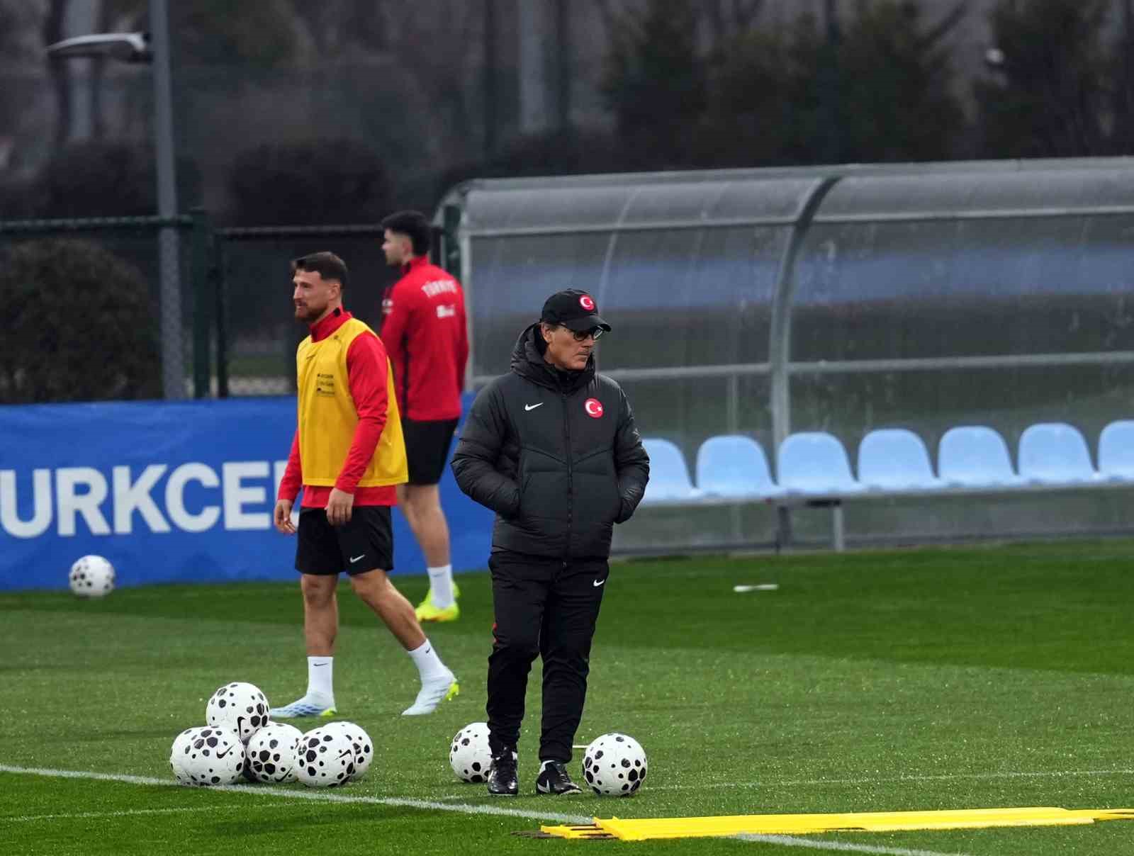 A Milli Futbol Takımı, Romanya maçı hazırlıklarını sürdürdü
