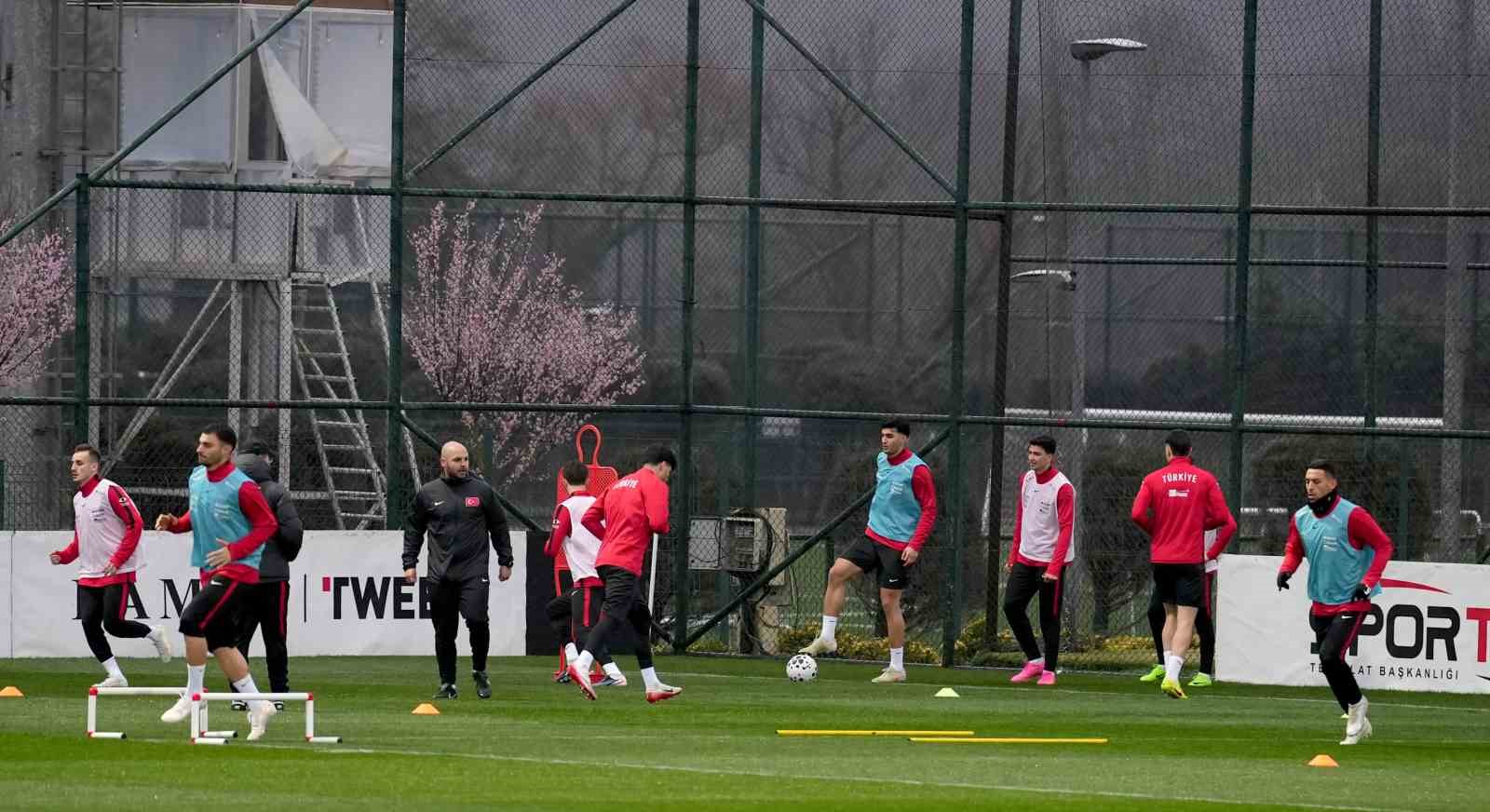 A Milli Futbol Takımı, Romanya maçı hazırlıklarını sürdürdü
