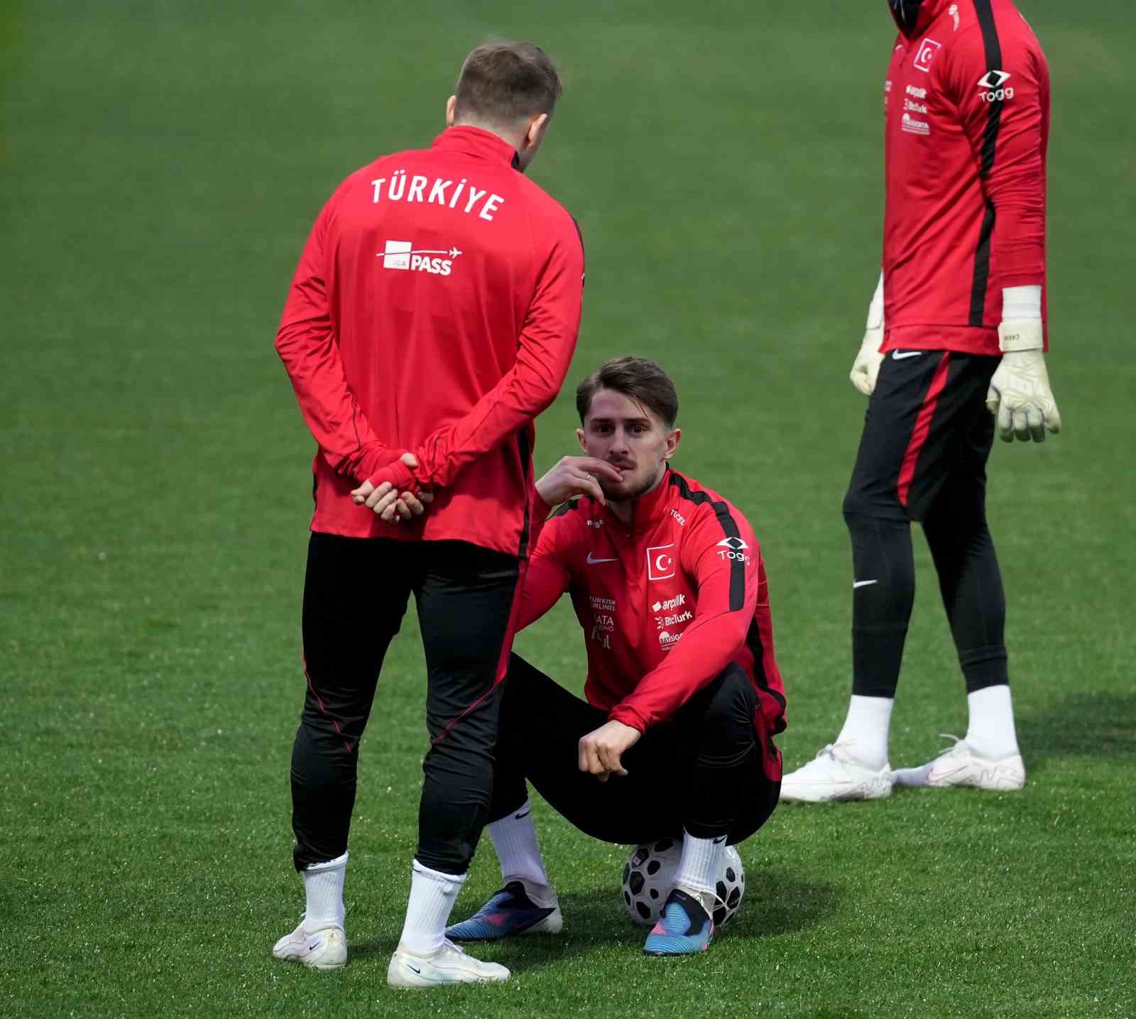 A Milli Futbol Takımı, Romanya maçı hazırlıklarını sürdürdü
