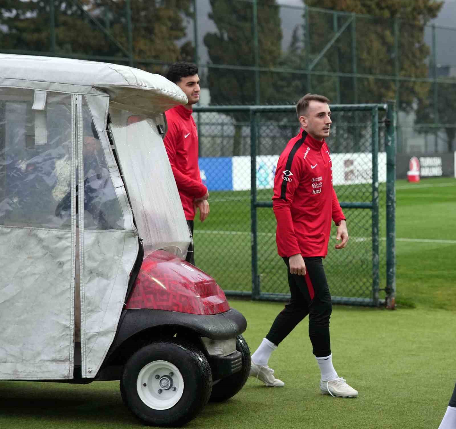 A Milli Futbol Takımı, Romanya maçı hazırlıklarını sürdürdü
