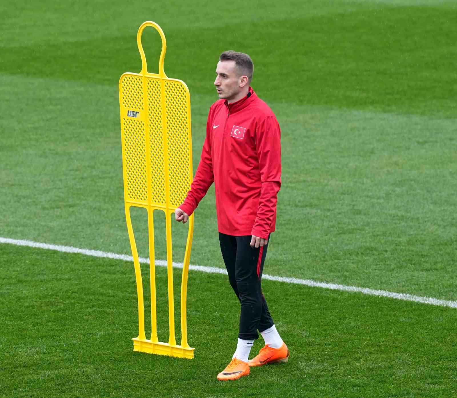 A Milli Futbol Takımı, yağmur altında çalıştı
