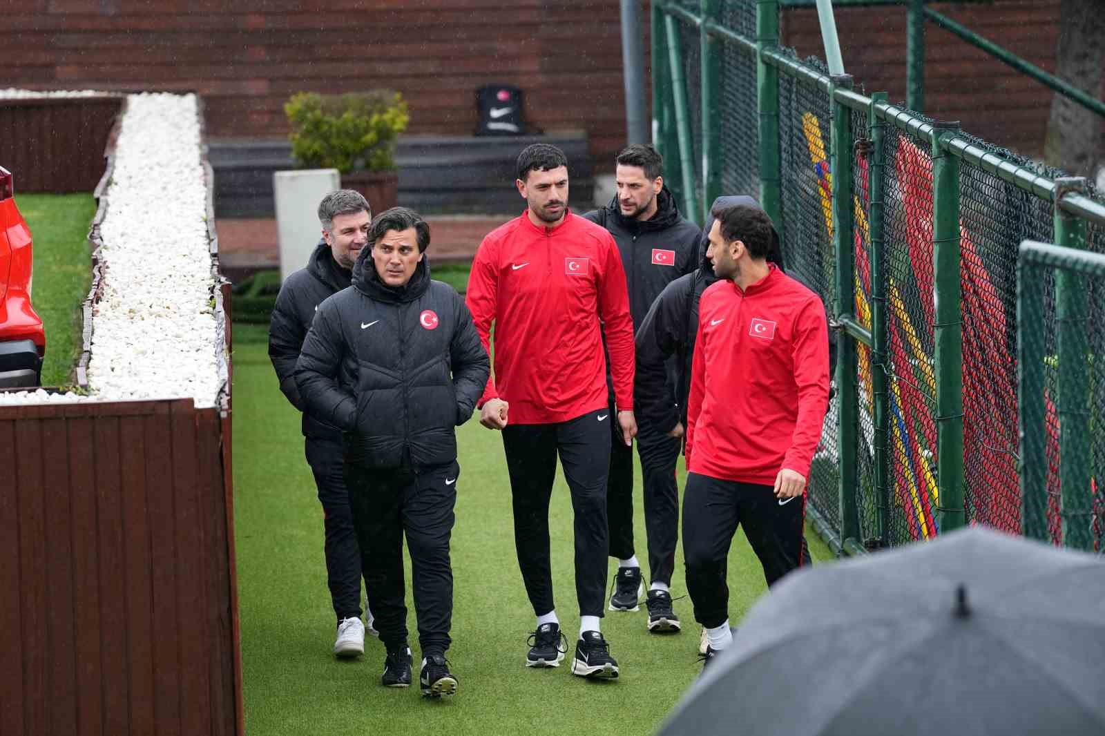 A Milli Futbol Takımı, yağmur altında çalıştı
