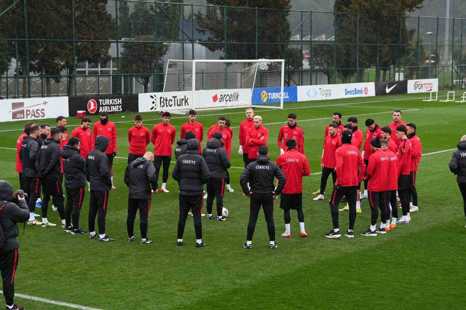 A Milli Futbol Takımı, yağmur altında çalıştı
