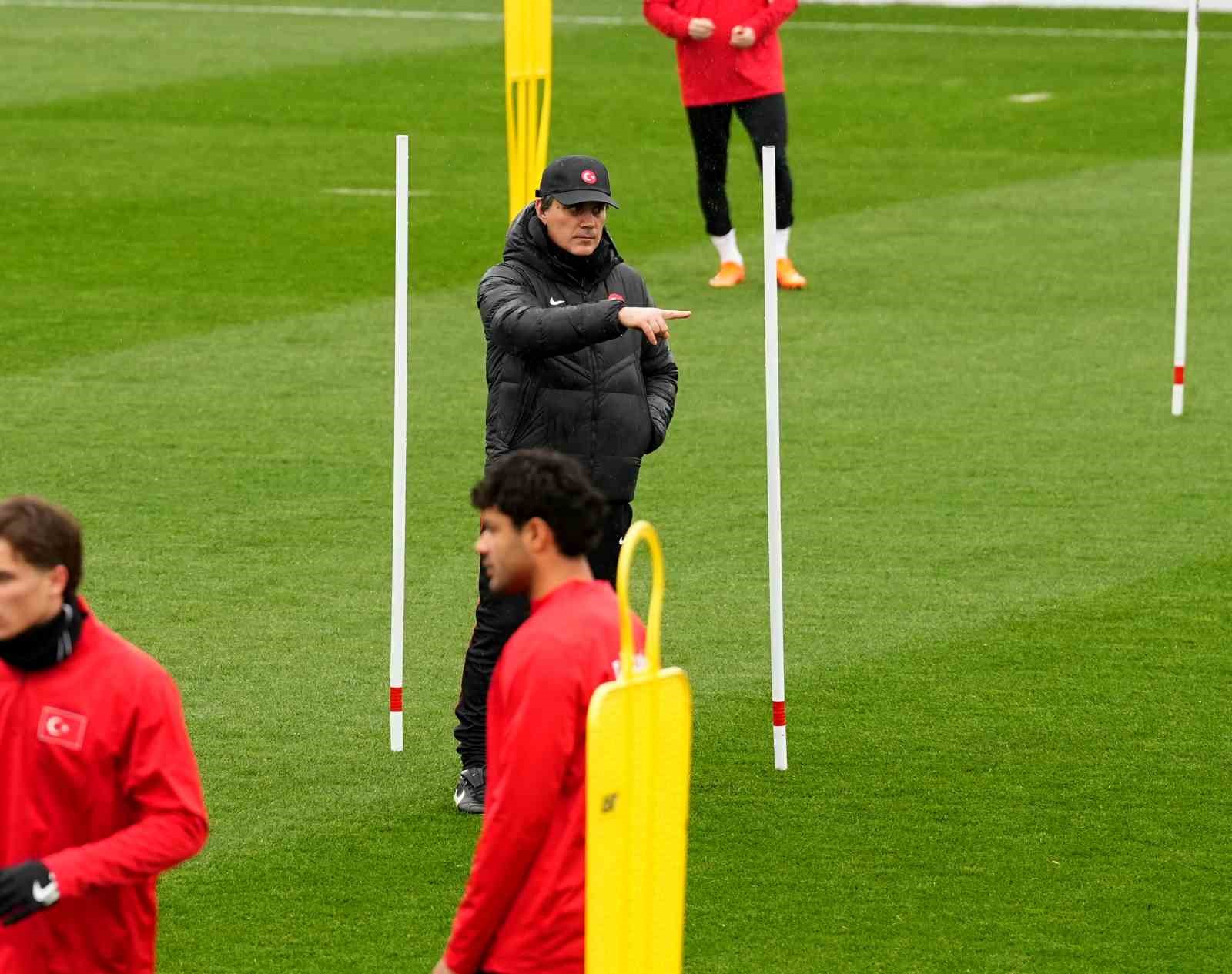 A Milli Futbol Takımı, yağmur altında çalıştı
