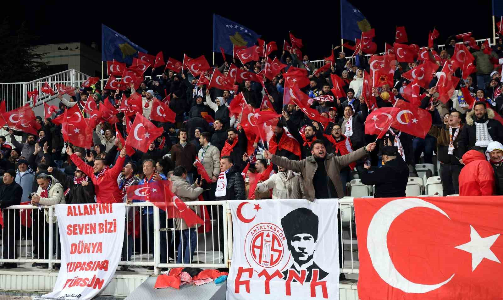 A Milli Futbol Takımı’nda 3 değişiklik
A Milli Futbol Takımı’nda 3 değişiklik