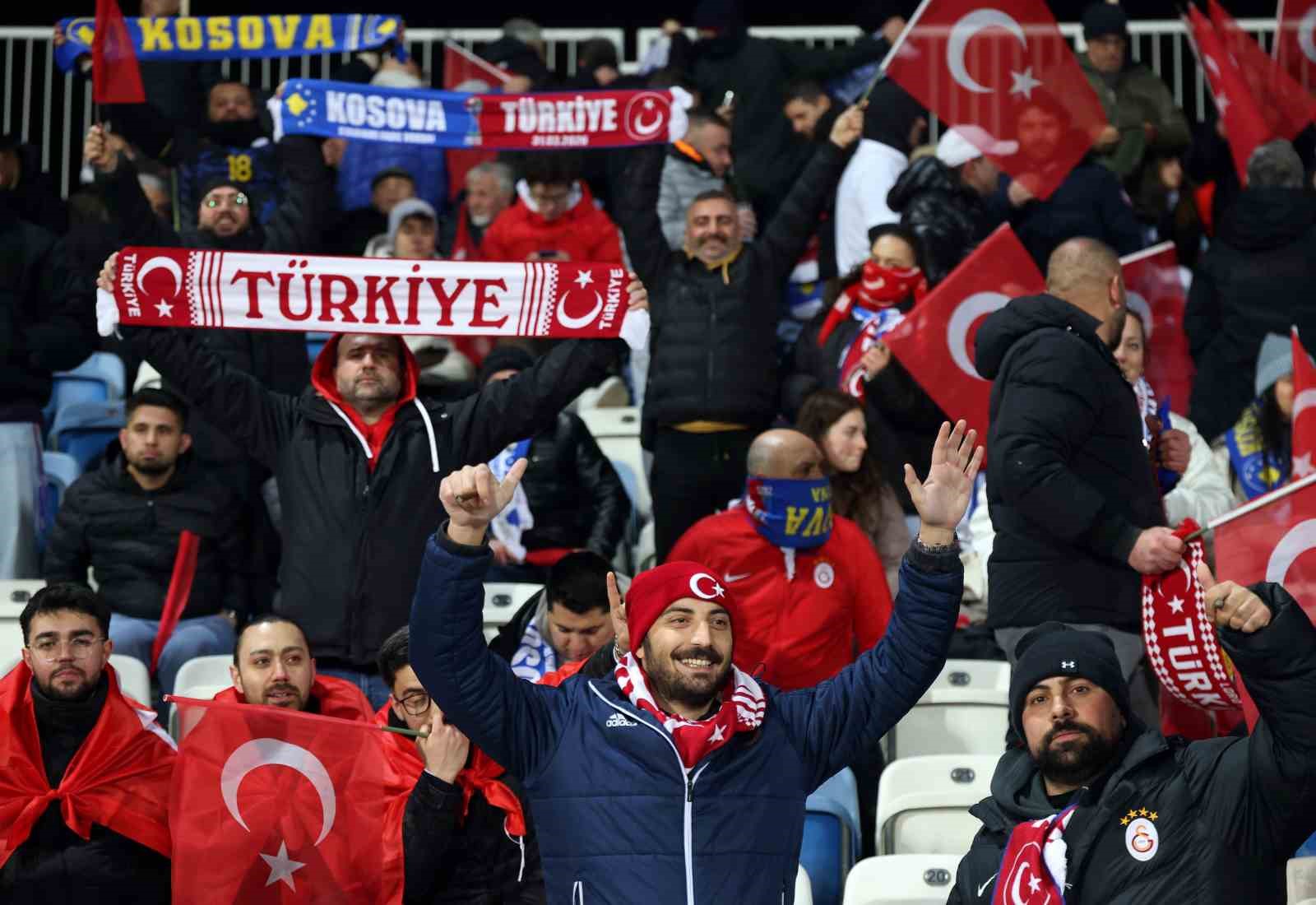 A Milli Futbol Takımı’nda 3 değişiklik
A Milli Futbol Takımı’nda 3 değişiklik