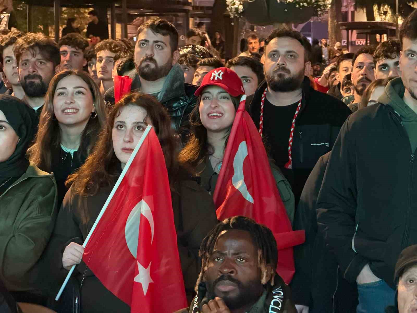 A Milli Futbol Takımı’nın, Dünya Kupası’na katılmaya hak kazanması Trabzon’da coşkuyla kutlandı

