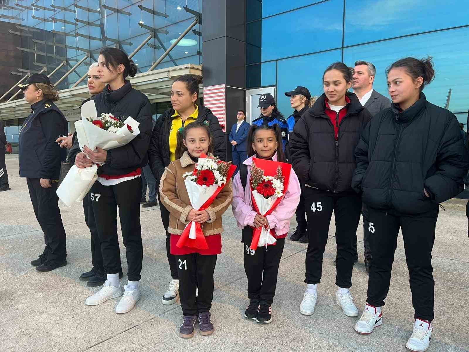 A Milli Kadın Futbol Takımı’na, Sinop’ta coşkulu karşılama
