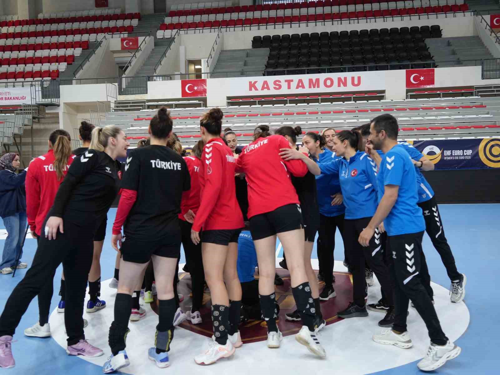 A Milli Kadın Hentbol Takımı, Çekya maçının hazırlıklarını Kastamonu’da sürdürdü

