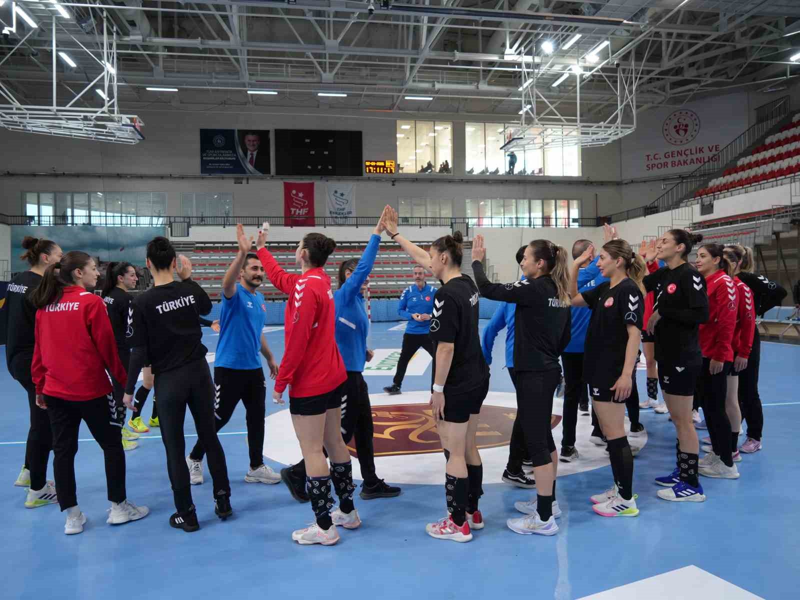 A Milli Kadın Hentbol Takımı, Çekya maçının hazırlıklarını Kastamonu’da sürdürdü
