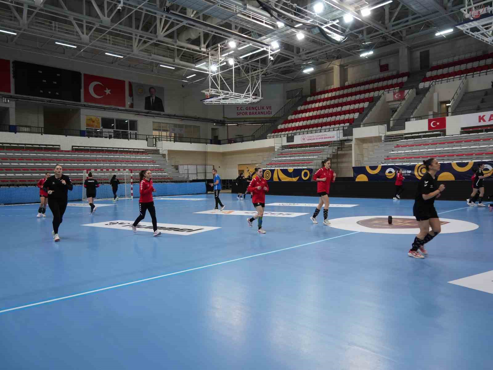 A Milli Kadın Hentbol Takımı, Çekya maçının hazırlıklarını Kastamonu’da sürdürdü
