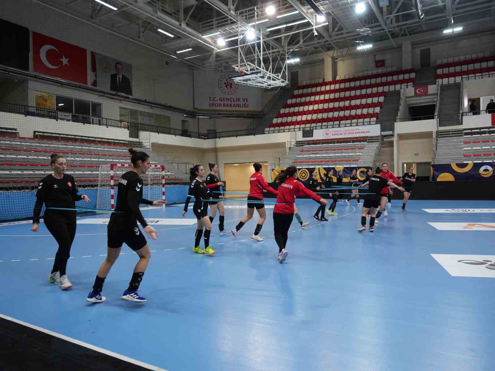 A Milli Kadın Hentbol Takımı, Çekya maçının hazırlıklarını Kastamonu’da sürdürdü
