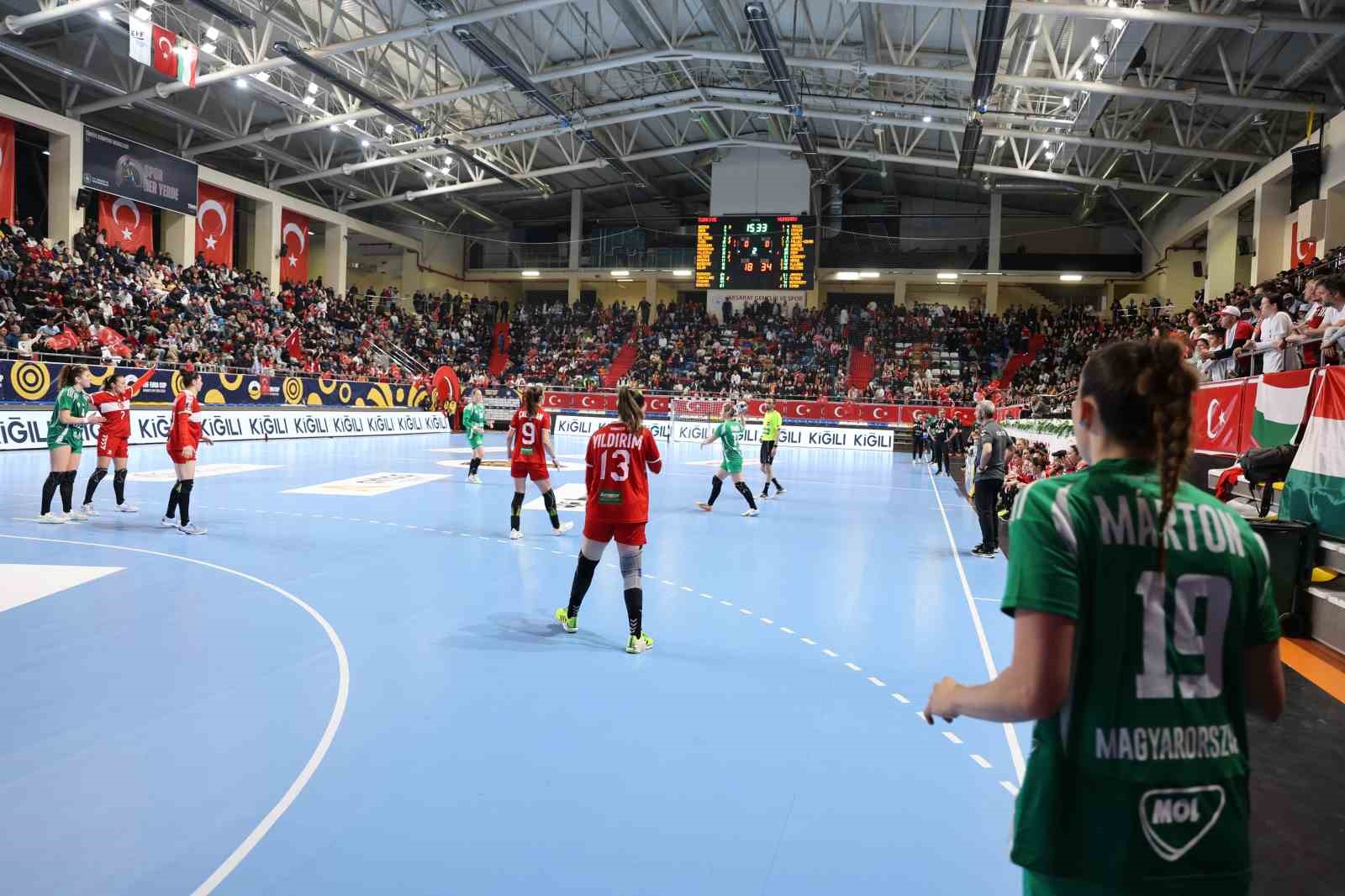 A Milli Kadın Hentbol Takımı Macaristan’a 42-23 mağlup oldu
