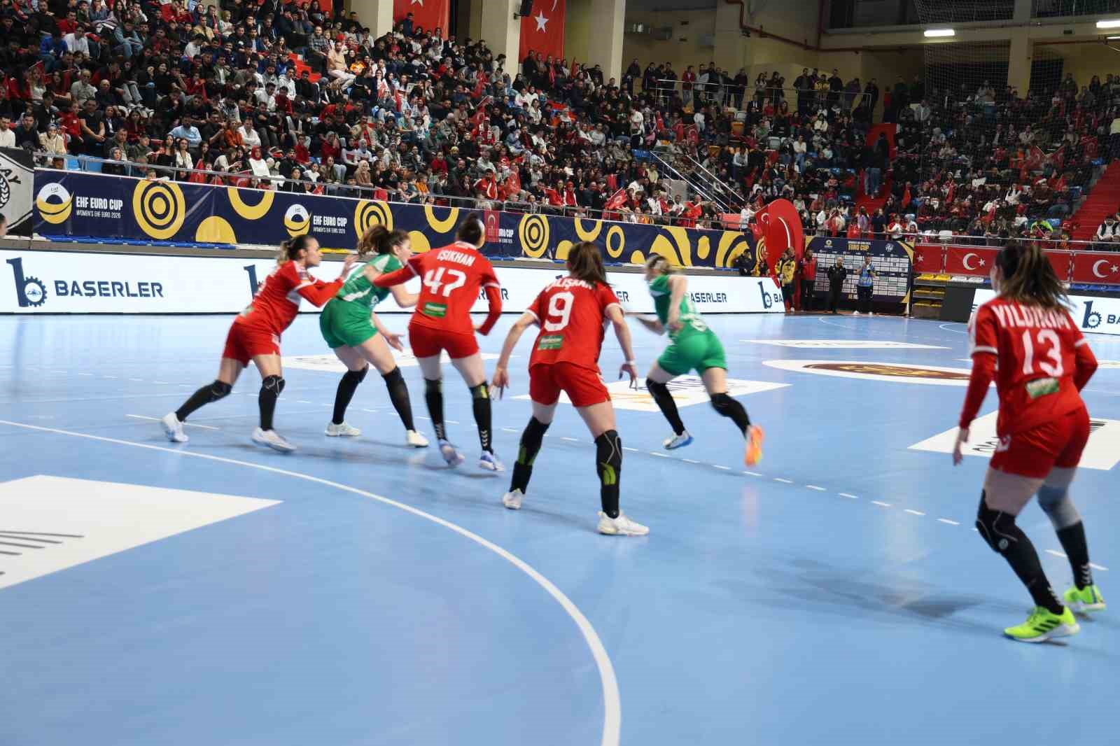 A Milli Kadın Hentbol Takımı Macaristan’a 42-23 mağlup oldu
