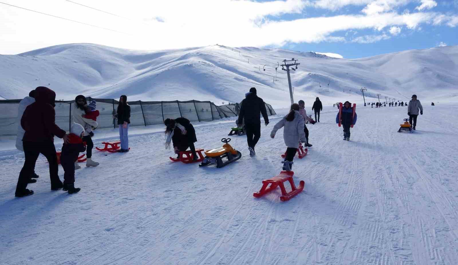 Abalı Kayak Merkezi yarıyıl tatilinde çocuklarla şenlendi
