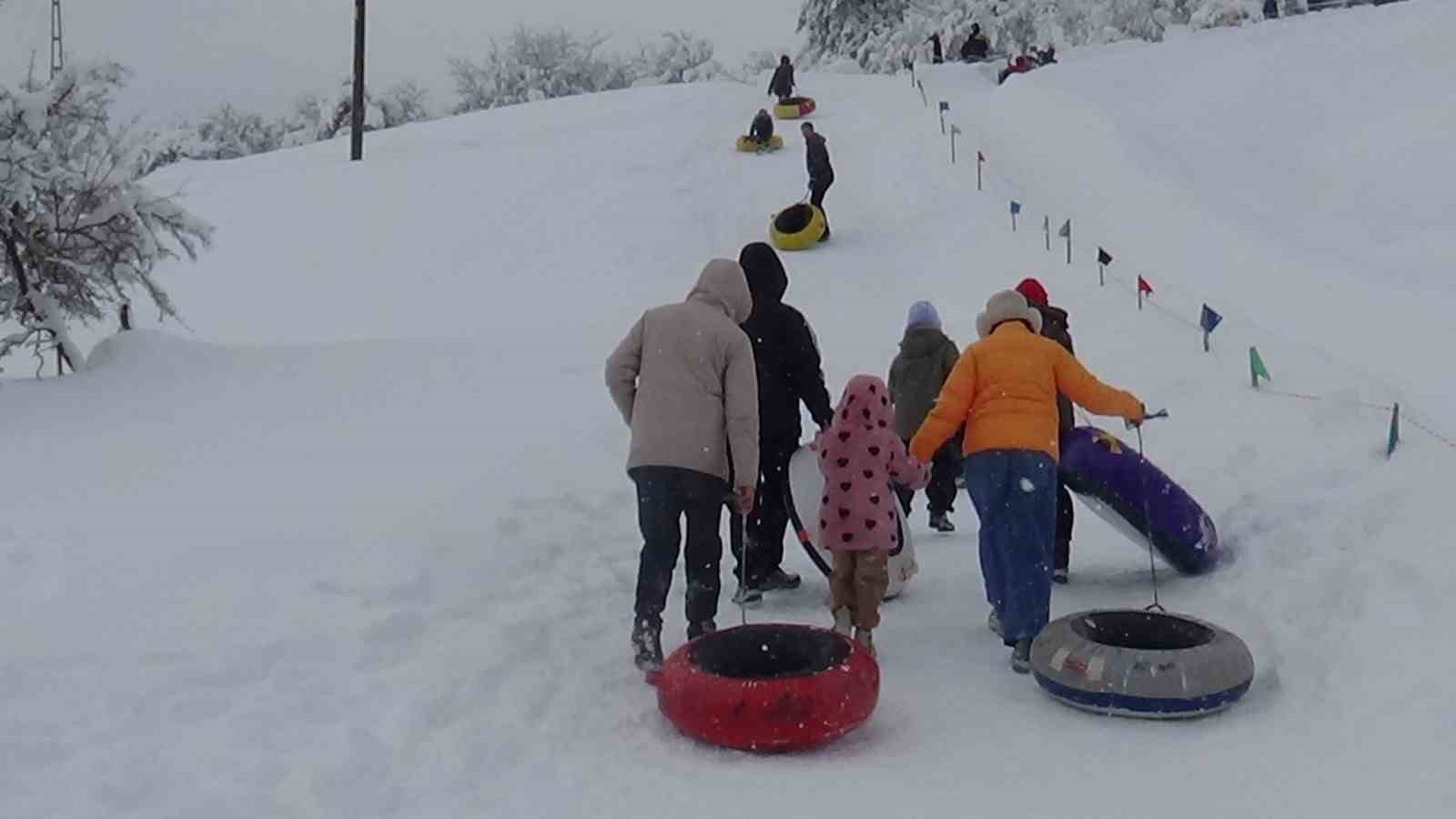 Abant Gölü Milli Parkı’nın yamaçları kayak merkezi oldu
