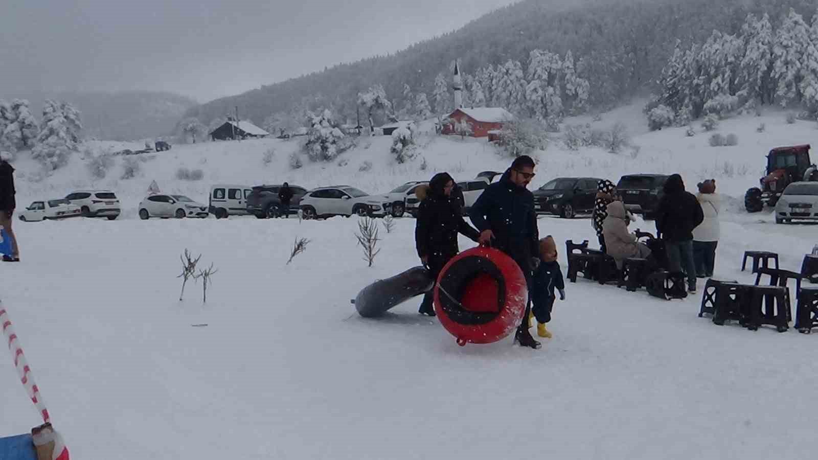 Abant Gölü Milli Parkı’nın yamaçları kayak merkezi oldu
