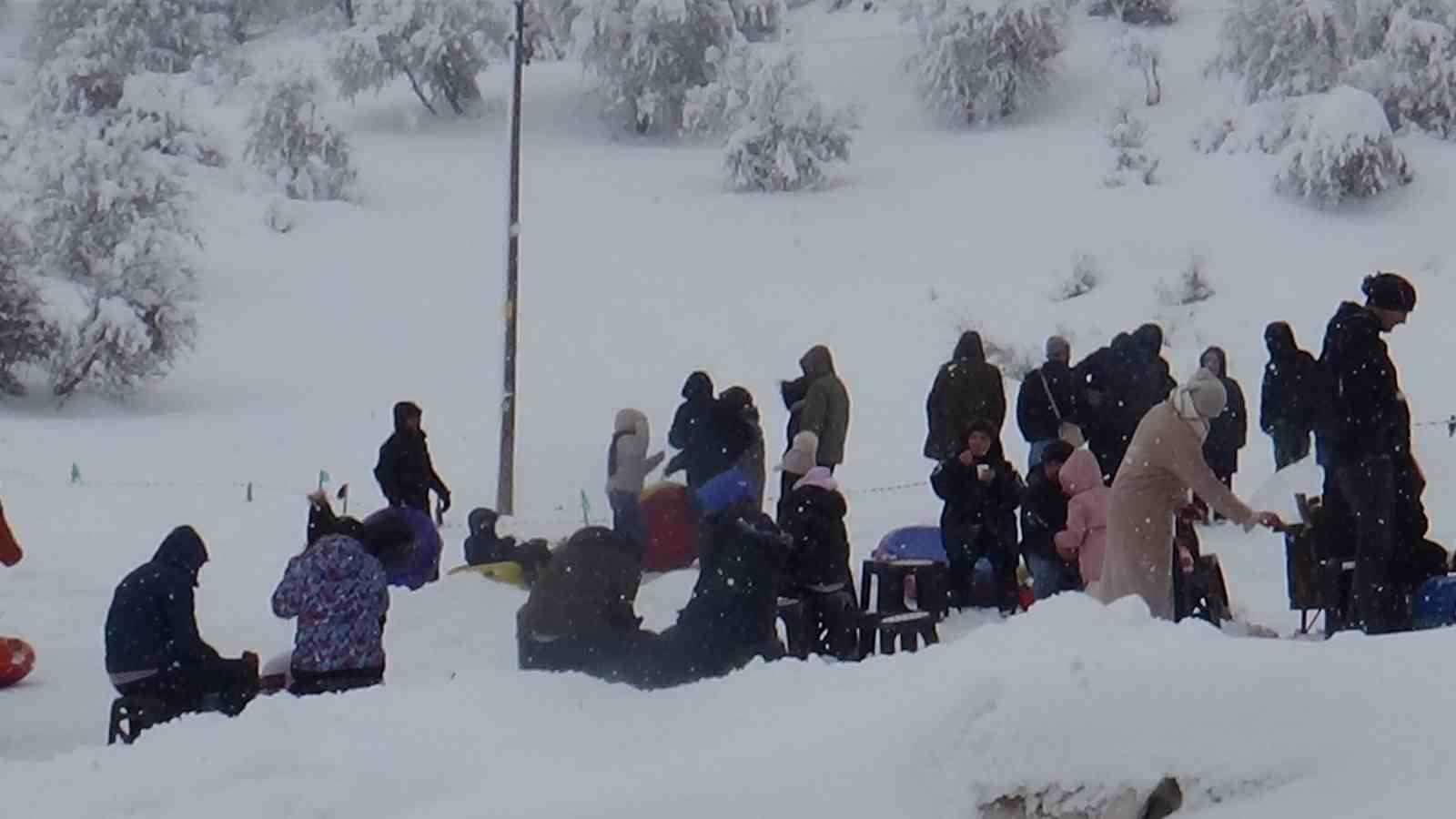 Abant Gölü Milli Parkı’nın yamaçları kayak merkezi oldu
